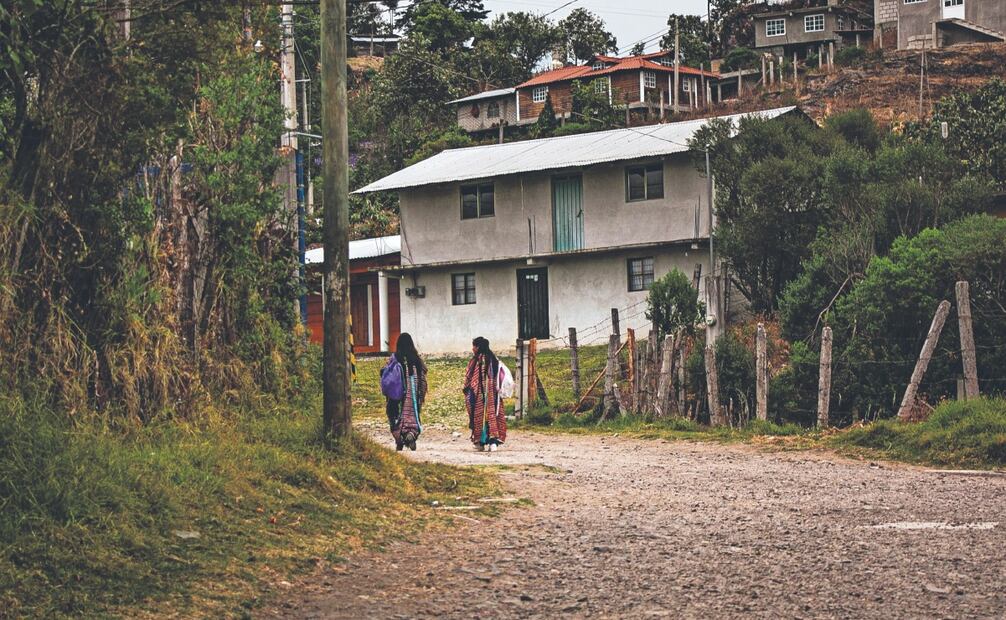 Aunque pudo asegurar un patrimonio con su trabajo en EU, el hombre de 58 años recomienda a los jóvenes concluir sus estudios y buscar un trabajo en el que no arriesguen la vida. Fotos: de Juana García