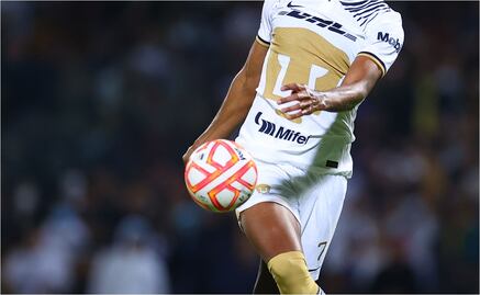 Jugador de Pumas es captado bebiendo previo al juego ante Rayados