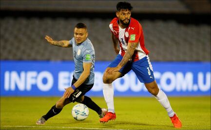 Suspenden a los árbitros que invalidaron gol al 'Cabecita' Rodríguez con Uruguay