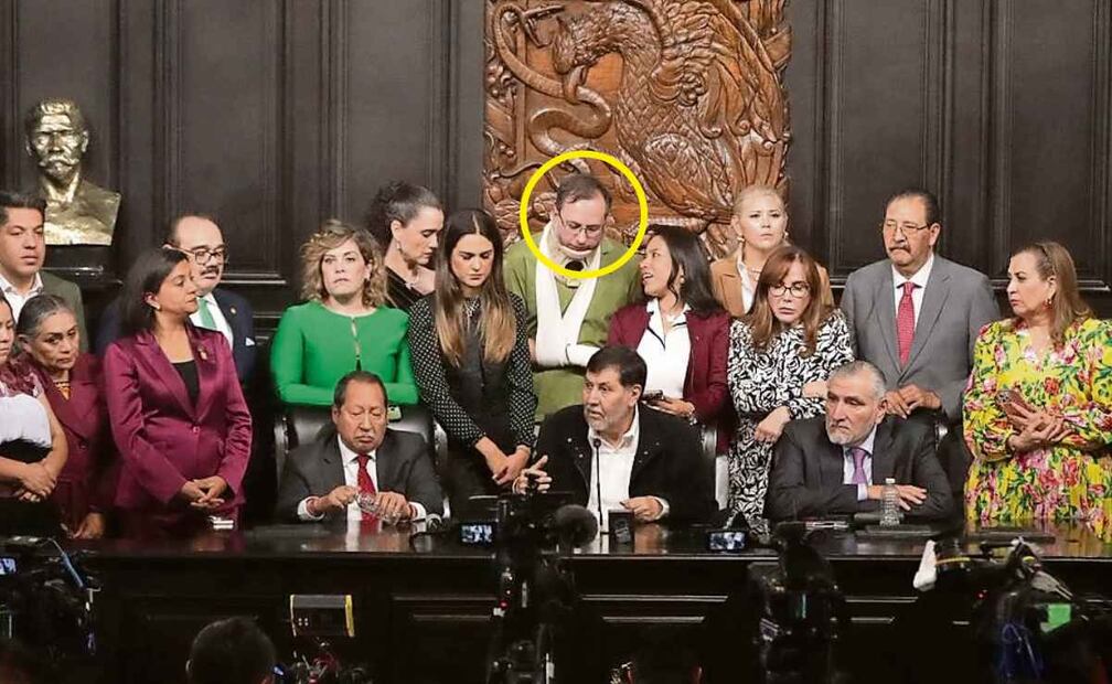 Tras el empujón, en conferencia, Emiliano González (colaborador de Noroña) apareció con cabestrillo y collarín, y Morena le ofreció todo su respaldo para actuar contra Alito. Foto: Especial