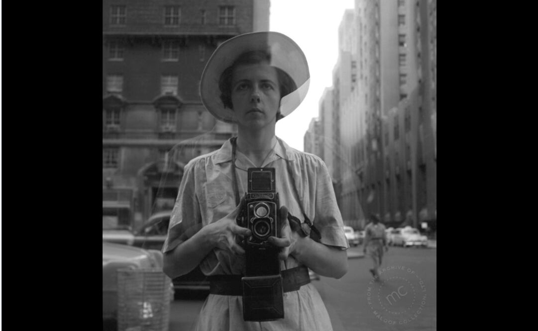 Autorretrato de la fotógrafa Vivian Maier, cuya colección fue adquirida por John Maloof. Foto: AP/Maloof Collection Ltd., Vivian Maier, archivo