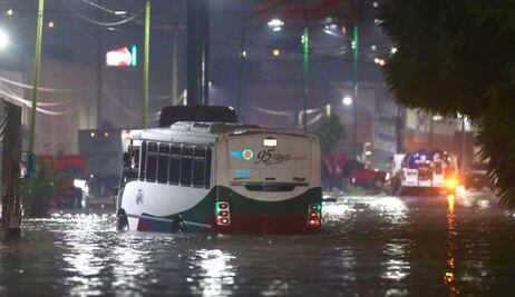 No se desbordó canal, fue corriente de agua que bajó de Sierra de Guadalupe: edil de Ecatepec 