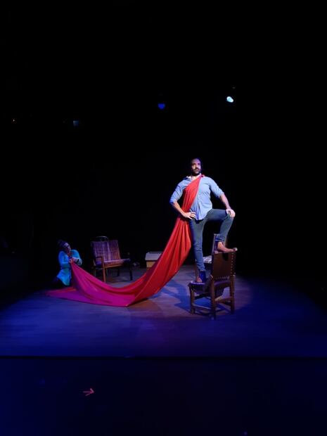 Un fantasma y una presencia conviven en el Teatro Milán