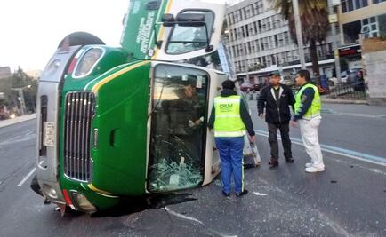 Reportan volcadura de pipa en La Roma