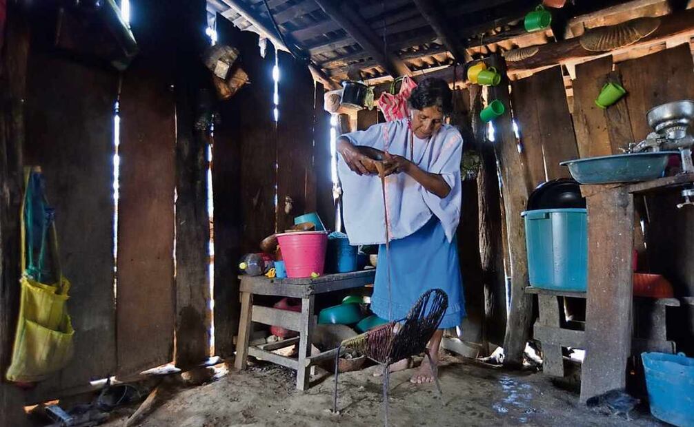 La miel que se extrae de la caña es colocada en moldes de barro donde se
deja reposar hasta que se solidifique 26 de enero. Foto: Salvador Cisneros / EL UNIVERSAL