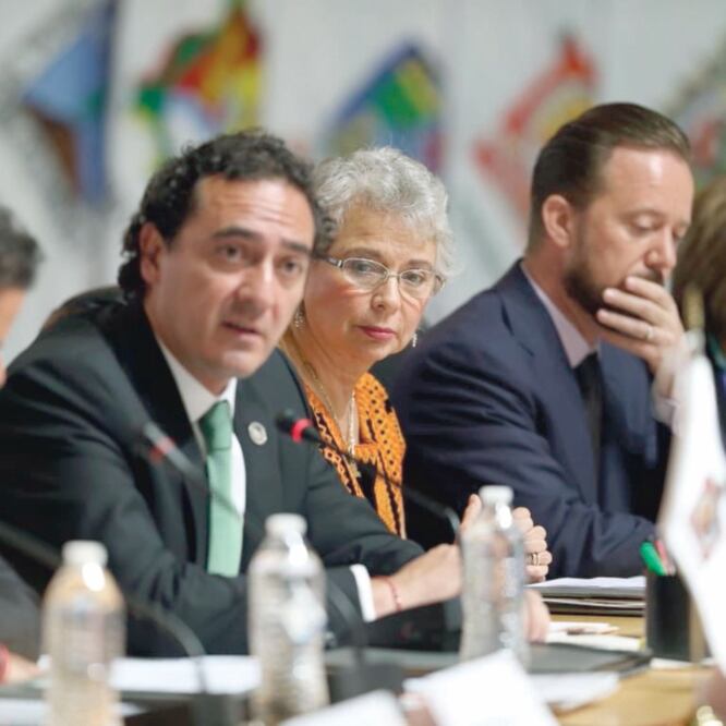 Alberto Elías Beltrán (segundo de izq. a der.), subprocurador Jurídico y de Asuntos Internacionales, inauguró en la capital oaxaqueña la 40 Asamblea Plenaria de la Conferencia Nacional de Procuración de Justicia (CNPJ). (TOMADA DE TWITTER)