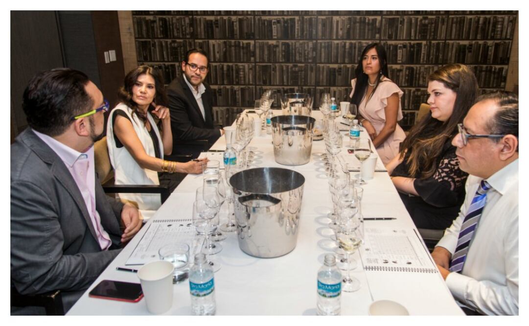 El panel de jueces  se compone por los sommeliers René Rentería, Sandra Fernández, Carlos Borboa, Laura Santander, José Sandoval y nuestra editora Natalia de la Rosa (foto: Alan Carranza)