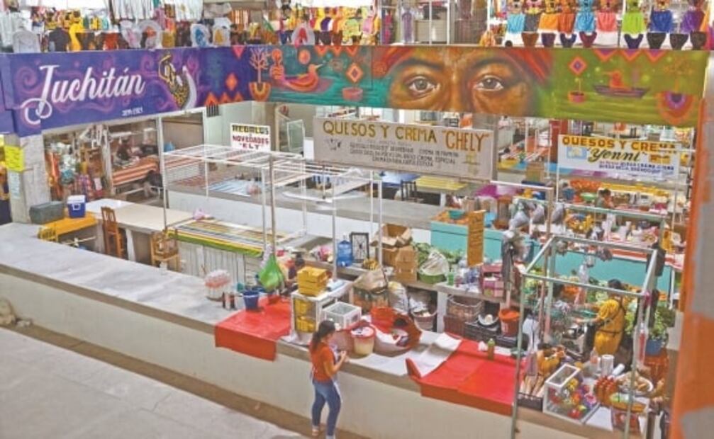 Inmortalizan cultura de Juchitán con 100 murales tras 7-S