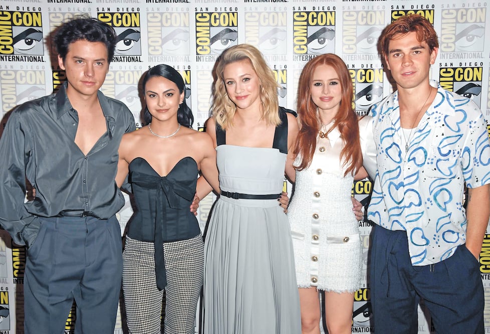 Cole, Camila, Lili, Madelaine y K.J., de la serie Riverdale. FOTOS: AFP