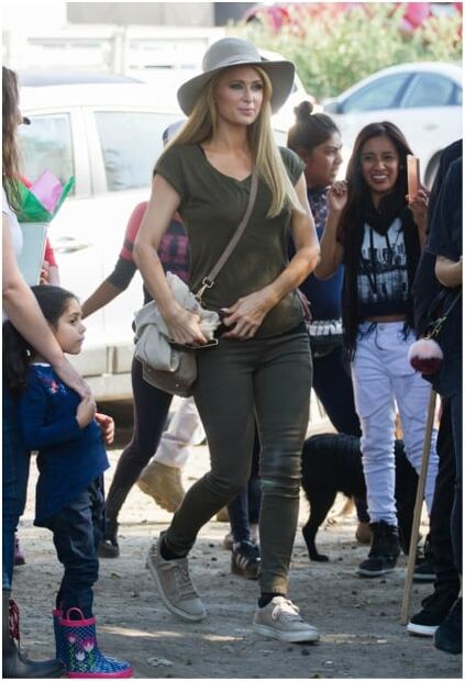 Paris Hilton imparte clases de estilo en su visita a México