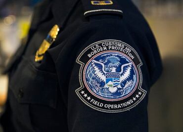 Muere migrante mexicano al caer del muro en Calexico, California