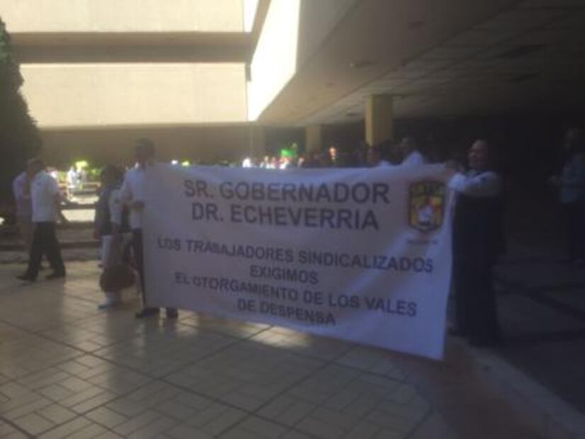 Trabajadores de Salud reclaman entrega de vales en Sinaloa