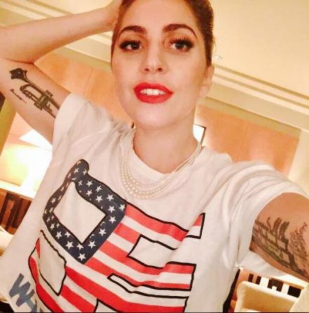 Lady Gaga y Bon Jovi cantan a favor de Hillary Clinton