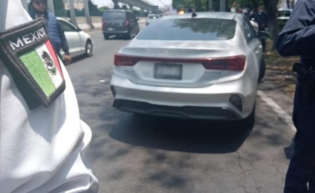 Balean a automovilista en carriles centrales de Periférico Norte