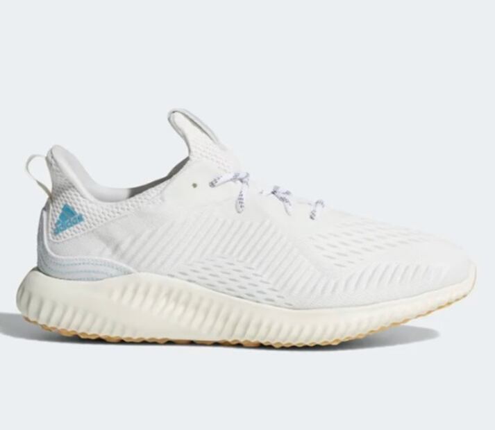 Estos son los tenis hechos con plástico reciclado