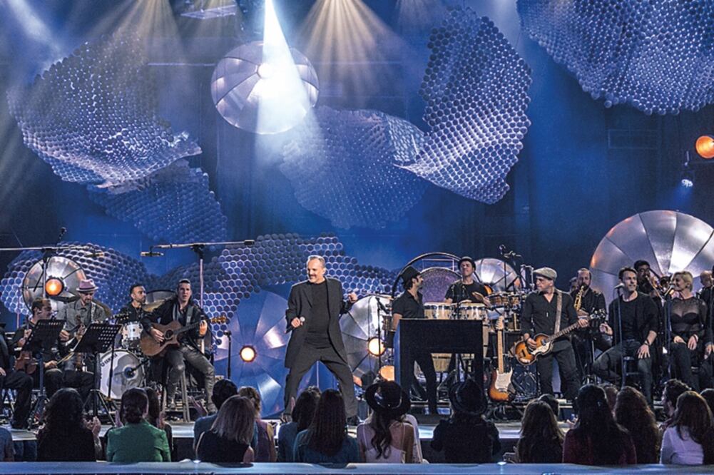 Nuevas versiones de sus viejas canciones se presentaron en la velada (CORTESÍA MTV)