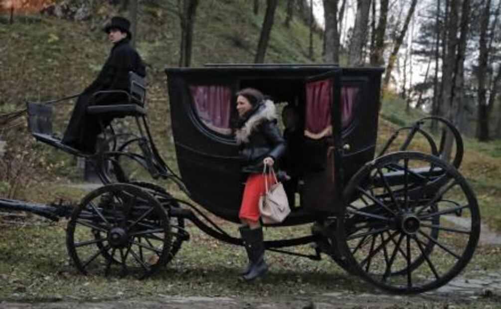 Pasan noche de Halloween en "castillo de Drácula"