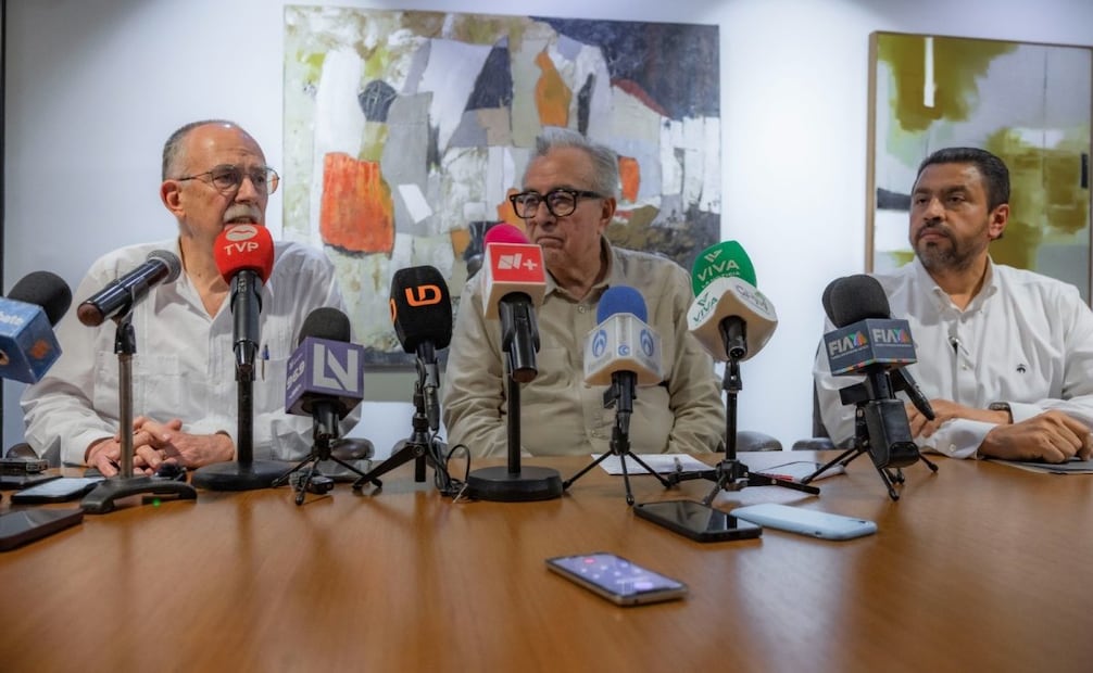 En la reunión estuvo presente el gobernador, Rubén Rocha Moya.
Foto: Especial.