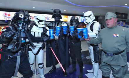 Fans de Star Wars invaden cines durante estreno de "El ascenso de Skywalker"