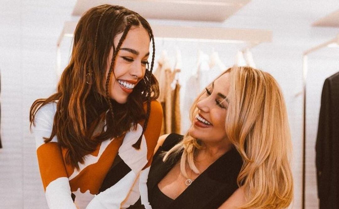 Danna Paola comparte imágenes con su mamá vistiendo looks de la colección primavera 2022 de Fendi / Foto: Instagram @@dannapaola