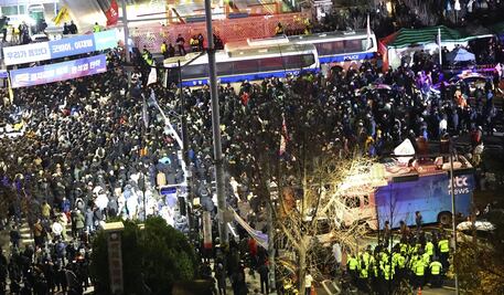 Líder parlamentario demócrata en Corea del Sur dice que presidente debería “dimitir inmediatamente”; "ya no puede estar al frente"