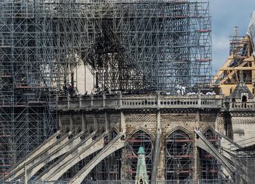 Trabajadores en Notre Dame violaron la prohibición de fumar