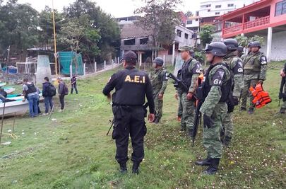 Confirman hallazgo de 14 cuerpos en 7 fosas clandestinas en Ixcatlán