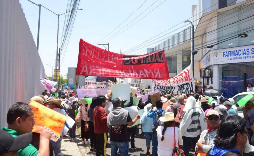 Los manifestantes protestaron frente al Congreso y Poder Judicial de Hidalgo (06/05/2025). Foto: Especial