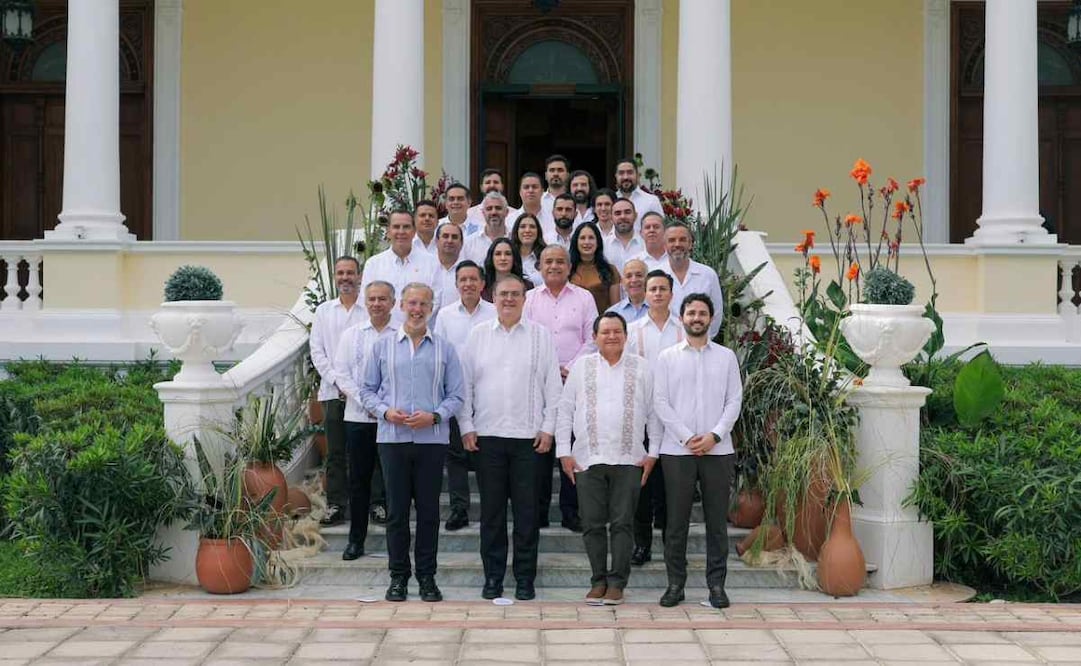 Reunión del Secretario de Economía, Marcelo Ebrard con el gobernador de Yucatán,  Joaquín Díaz Mena en el Palacio de Gobierno del estado / Foto: Especial