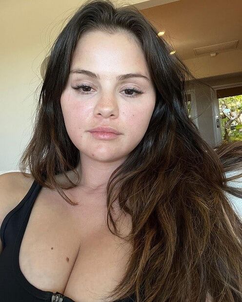 Selena Gomez conquista Instagram sin una gota de maquillaje