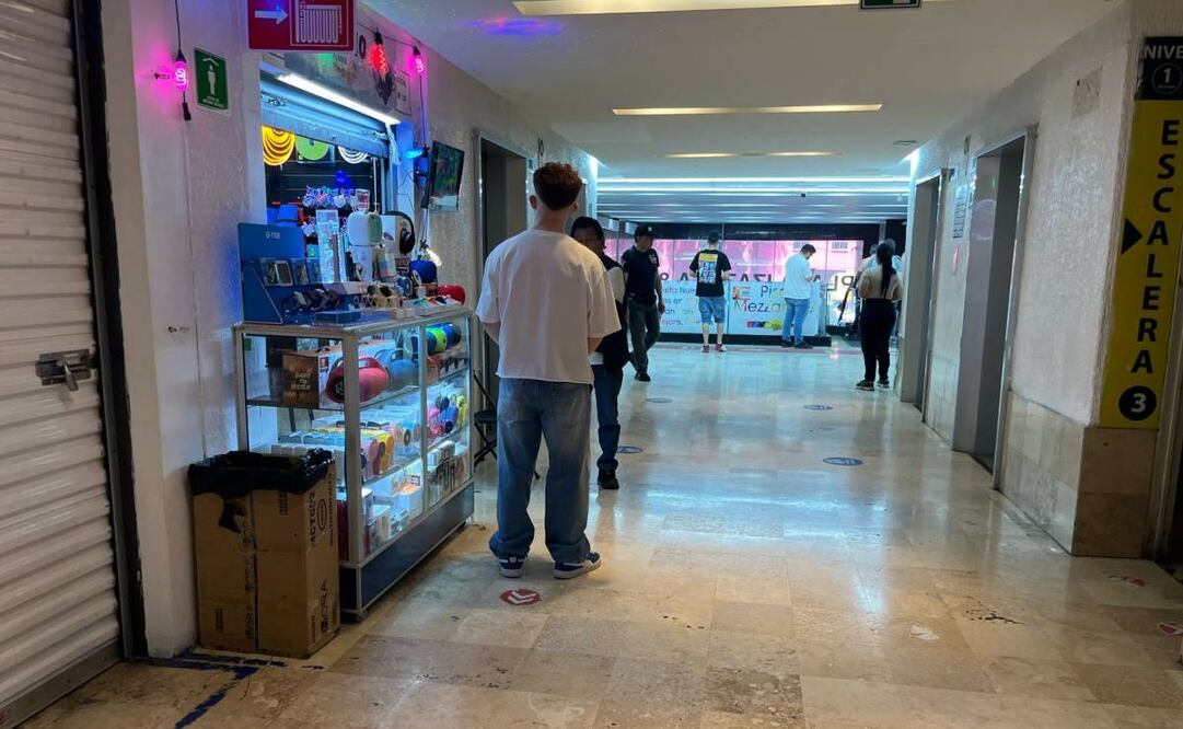 Comerciantes vuelven a Plaza Izazaga 89 tras reapertura, pero hay muy pocos clientes (12/03/2025). Foto: Rafael García / EL UNIVERSAL
