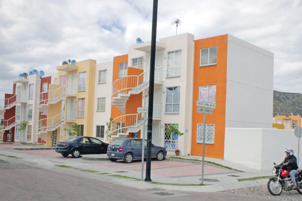 Funcionarios ligados al Infonavit realizaron un presunto fraude para despojar a más de 60 mil beneficiarios de sus propiedades, en por lo menos ocho estados (ARCHIVO EL UNIVERSAL)