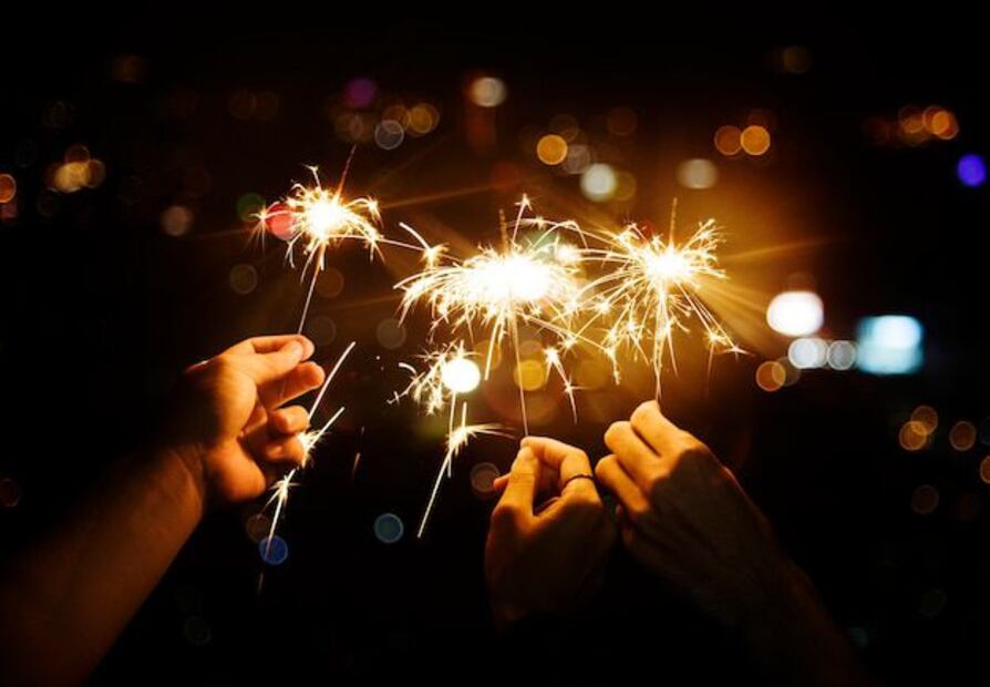 Cómo funciona la IA para organizar tu Año Nuevo. Fuente: Freepik.