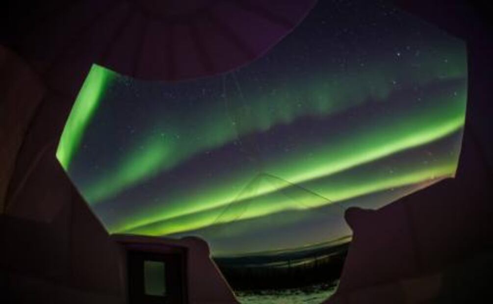 7 hoteles transparentes para admirar auroras boreales
