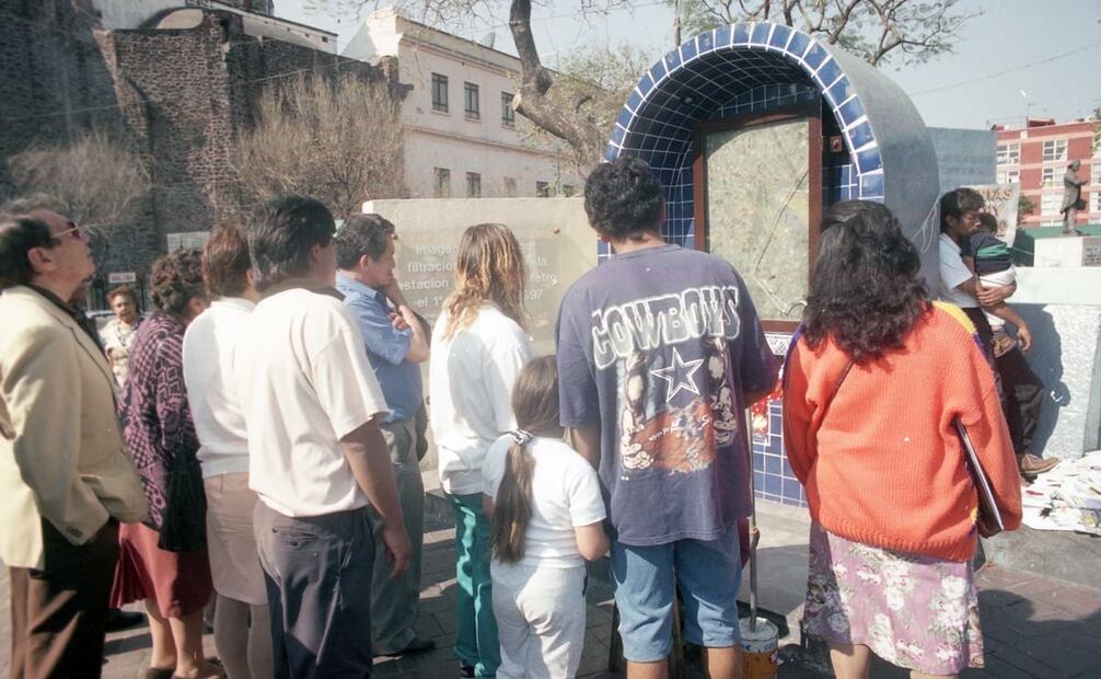 En enero del 2010, EL UNIVERSAL sostuvo que, en momentos de crisis, “hay brotes de una religiosidad mayor”. Como ejemplo estuvo la tensa situación económica de 1995, con numerosas y oportunas apariciones de la Virgen de Guadalupe que trajeron esperanza a algunos mexicanos. Foto: Jorge Soto/Archivo EL UNIVERSAL.