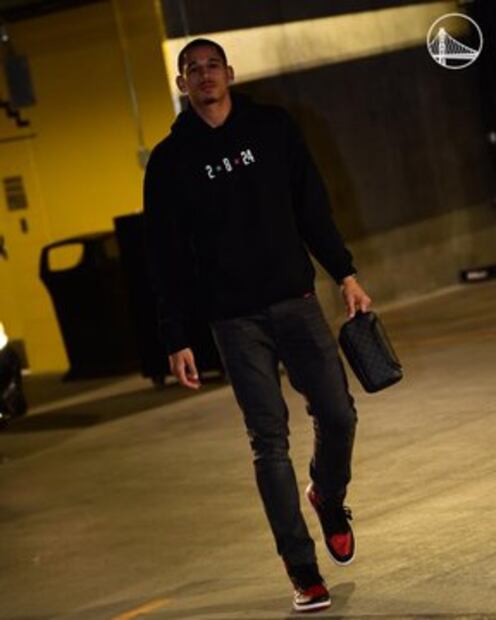 Juan Toscano rinde homenaje a Kobe, Gianna y México en sudadera