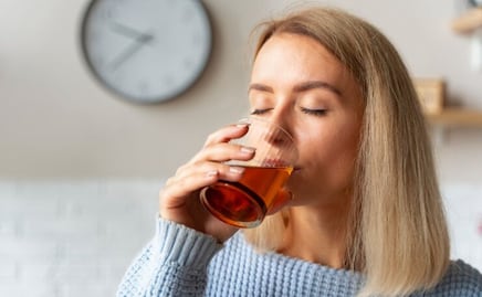 La infusión que combina 6 especias; protege al cuerpo contra infecciones y el envejecimiento prematuro