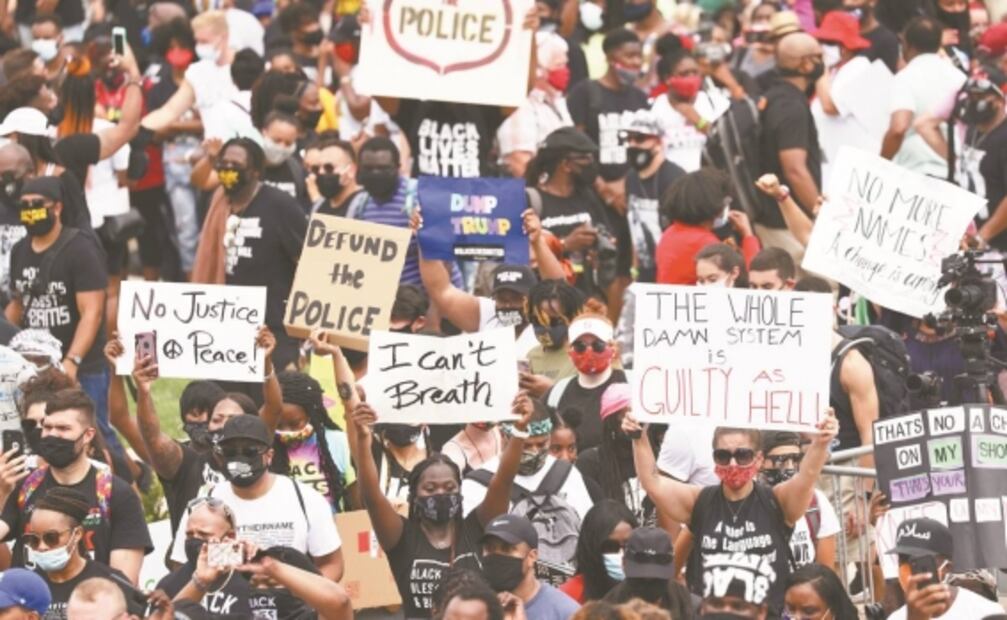 "Estoy aquí por George, Jacob, Breonna, Trayvon", dicen en marcha antirracista