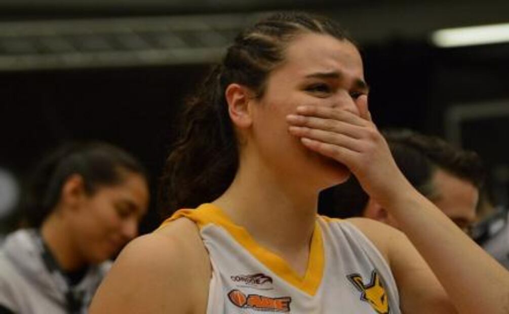 Triunfa jugando básquetbol 