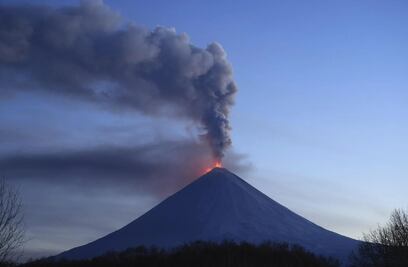 ¿Cómo es el volcán Kliuchevskoi?; entró en erupción tras terremoto en Rusia
