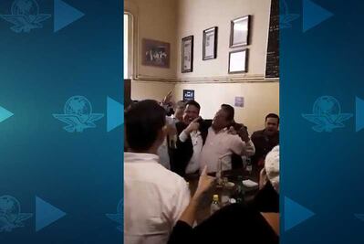 Aristóteles deja cargo y canta "pero sigo siendo el reeey"