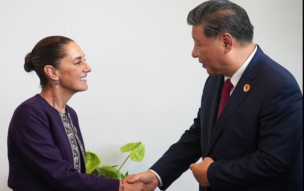 La Mandataria federal se reunió igualmente con el presidente de China,  Xi Jinping, a quien agradeció su apoyo durante la emergencia por el huracán Otis de octubre del año pasado Foto: AFP