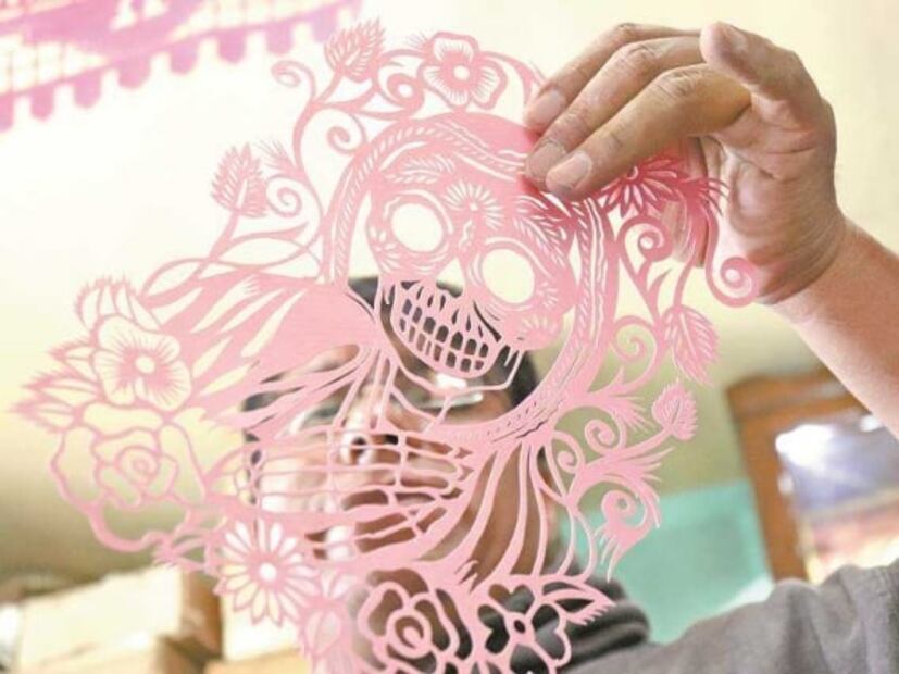 Qué elementos lleva la ofrenda de Día de Muertos