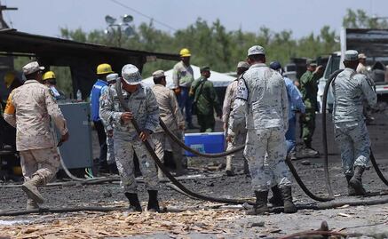 Baja nivel de agua en mina de Sabinas, donde permanecen 10 mineros atrapados 