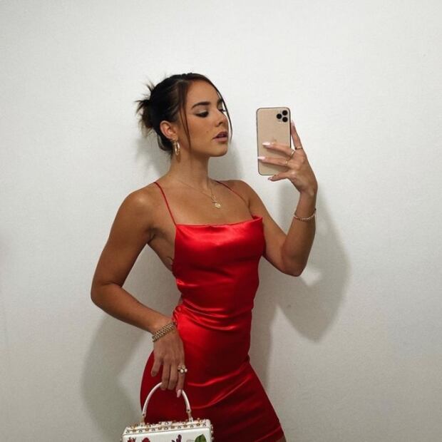 Ella es Gabriela Berlingeri, la novia de Bad Bunny que atrajo miradas en los Billboard