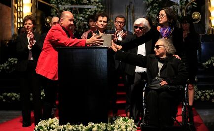 Entre aplausos y lágrimas despiden a Fernando del Paso en Bellas Artes