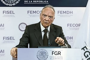 La renuncia de Gertz Manero en la FGR y Noroña hablando solo, en los memes de la semana