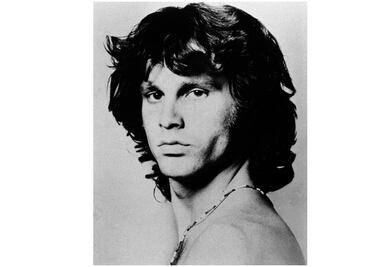 Jim Morrison dominó el escenario con su erotismo, bailes salvajes y belleza masculina