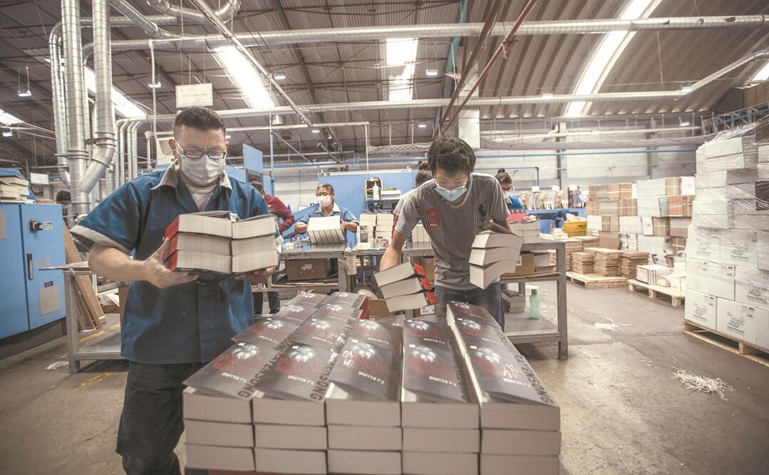 Espinosa, al igual que otras imprentas y encuadernadoras, vio disminuido su trabajo por la baja producción editorial y el cierre de librerías. Fotos: GERMÁN ESPINOSA. EL UNIVERSAL