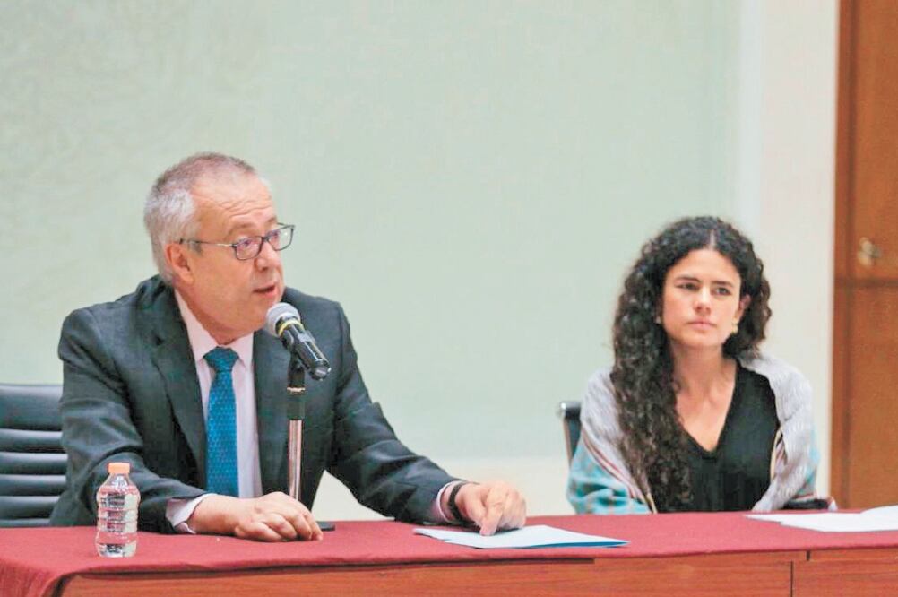 Los secretarios de Hacienda y del Trabajo, Carlos Urzúa y Luisa María Alcalde, coincidieron en que el anuncio cumple la promesa del Presidente de mejorar el salario de los servidores de niveles más bajos. Foto/ CORTESÍA